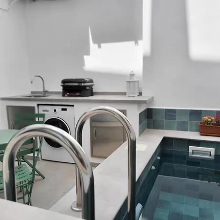 Boutique Patio And Pool House, Old Town *